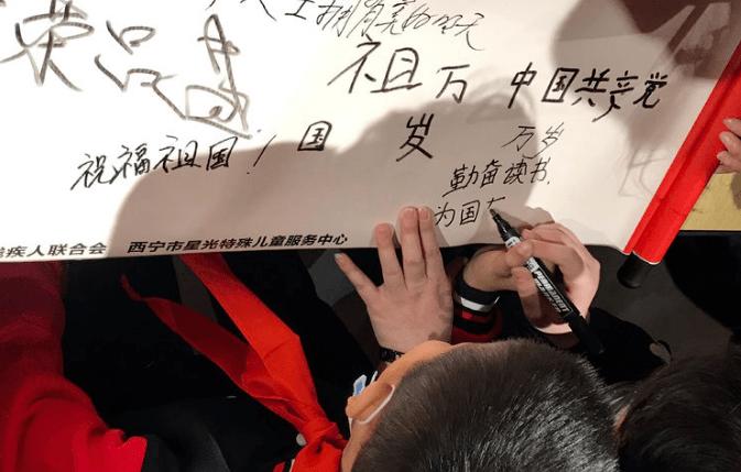 商店进了9盒乒乓球卖了一个星期每天卖出8个还剩两盒这个商店进了多少个乒乓球？游戏画面